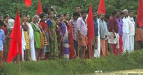 കീഴാറ്റൂരില് വയല്ക്കിളികളുടെ സമരം ഇന്ന് ; സിപിഎം കത്തിച്ച സമരപ്പന്തല് ഇന്ന് വീണ്ടും ഉയര്ത്തും
