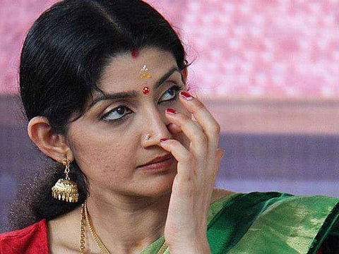 പുതിയ ചുവടുകളുമായി വീണ്ടും സജീവമാകാന് ദിവ്യാ ഉണ്ണി: നൃത്തം ചെയ്യുന്നതിന്റെ വീഡിയോ