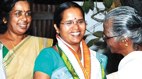 ‘കടക്കൂ പുറത്ത്’ ; മുൻമന്ത്രി പി കെ ജയലക്ഷ്മിയോട് ഗുരുവായൂർ ദേവസ്വം ഉദ്യോഗസ്ഥൻ
