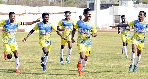 ഒരു ഗോള് പോലും നേടാനാവാതെ മടക്കം ; സന്തോഷ് ട്രോഫിയില് നിന്നും കേരളം പുറത്ത്