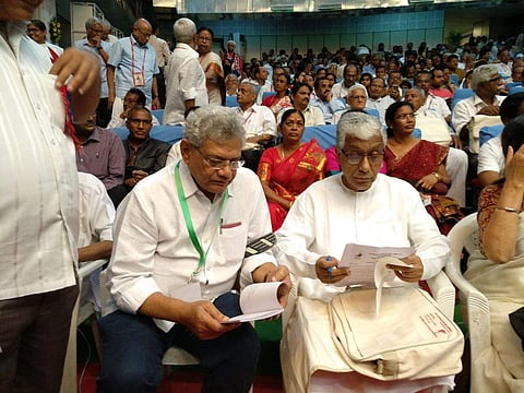 തന്നിഷ്ട പ്രകാരം ബംഗാള് ഘടകം പ്രവര്ത്തിക്കുന്നുവെന്ന് പരാമര്ശം; പാര്ട്ടി കോണ്ഗ്രസില് ബഹളം
