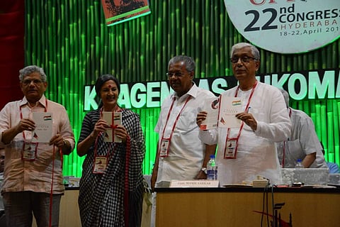 ബൃന്ദ കാരാട്ടിന്റെ പ്രസ്താവന തളളി സിപിഎം ബംഗാള് ഘടകം; കോണ്ഗ്രസുമായി ഒരു നീക്കുപോക്കും പാടില്ലെന്ന് തീരുമാനിച്ചിട്ടില്ല