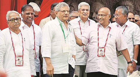 സംഗതി ഏകകണ്ഠമല്ല; യെച്ചൂരിയെ ജനറല് സെക്രട്ടറിയാക്കുന്നതില് നാലുപേര് വിയോജിച്ചു