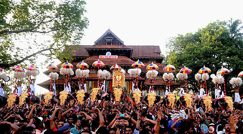 തൃശ്ശൂര് പൂരത്തെയും ഹൈന്ദവദൈവങ്ങളെയും അപമാനിച്ച് ഫെയ്സ്ബുക്ക് പോസ്റ്റ് : ആര്എംപി നേതാവിനെതിരെ കേസ്