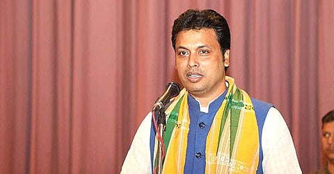 സര്ക്കാര് ജോലിക്ക് വേണ്ടി പായാതെ പാന് ഷോപ്പ് തുടങ്ങൂ, അഞ്ചുലക്ഷത്തിന്റെ ബാങ്ക് ബാലന്സ് ഉടമകളാകൂ; യുവാക്കളോട് ബിപ്ലബ് കുമാര്