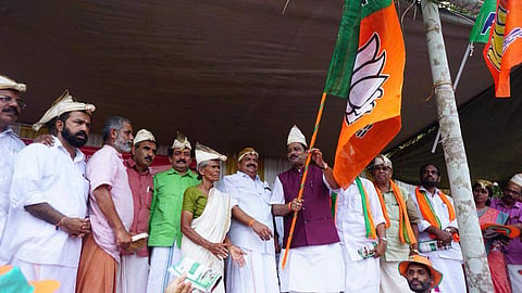 കീഴാറ്റൂര് സമരം ബിജെപി ഹൈജാക്ക് ചെയ്യുന്നു; ബിജെപി പരിപാടിയില് പങ്കെടുത്തത് തെറ്റെന്നും വയല്ക്കിളികള്