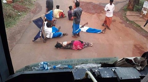 ദലിത് ഹര്ത്താല്: വ്യാപക വഴിതടയല്; കല്ലേറ്; കെഎസ്ആര്ടിസി സര്വീസുകള് നിര്ത്തിവച്ചു