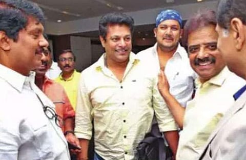 ചാനലുകളിലും റേഡിയോയിലും പാട്ടു കേള്പ്പിക്കുന്നതിന് റോയല്റ്റി നല്കണം; നിയമ നടപടിയുമായി ഗായകരുടെ സംഘടന