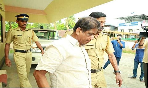 തീയേറ്റര് പീഡനം; വീണ്ടും പ്രതിക്ക് കൂട്ടുനിന്ന് പൊലീസ്; ചുമത്തിയത് പോക്സോ ആക്ടിലെ ദുര്ബല വകുപ്പുകള്