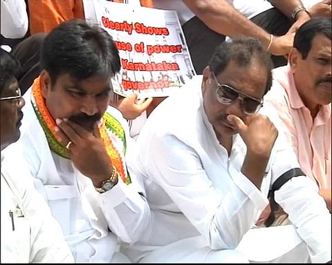 ബിജെപി മുള്മുനയില്; രണ്ടു സ്വതന്ത്രരും കോണ്ഗ്രസിന് ഒപ്പം;പിന്തുണ 118 ആയി വര്ധിച്ചതായി ജെഡിഎസ് സഖ്യം