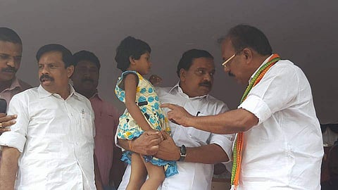 ശ്രീജിത് ബിജെപിക്കാരനെന്ന് എഎന് രാധാകൃഷ്ണന് ഹൈക്കോടതിയില്, അല്ലെന്നു ഭാര്യ; കസ്റ്റഡി മരണക്കേസില് രാഷ്ട്രീയമില്ലെന്ന് ഹൈക്കോടതി