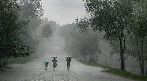 കേരളത്തില് കനത്ത മഴയ്ക്ക് സാധ്യത ; ജാഗ്രതാ നിര്ദേശം