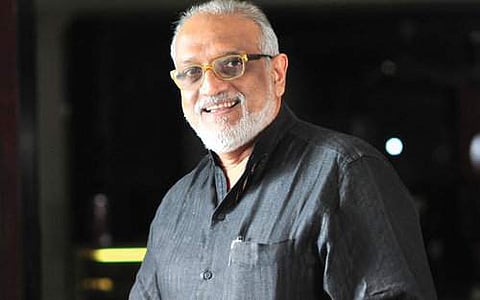 വികെ ശ്രീരാമന് മരിച്ചെന്ന് സോഷ്യല് മീഡിയയില് വ്യാജപ്രചാരണം