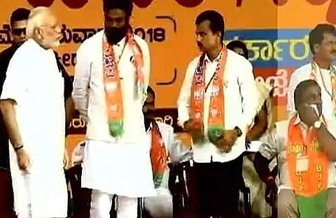 ബല്ലാരിയില് റെഡ്ഡി സഹോദരനൊപ്പം വേദി പങ്കിട്ട് മോദി; ബിജെപിയുടെ അഴിമതി വിരുദ്ധ പ്രചാരണം പൊളിയുന്നു