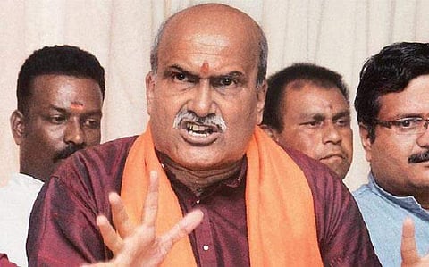 എല്ലാ കോണ്ഗ്രസ് സ്ഥാനാര്ത്ഥികളെയും വിലക്കണമെന്ന് ശ്രീരാമസേന