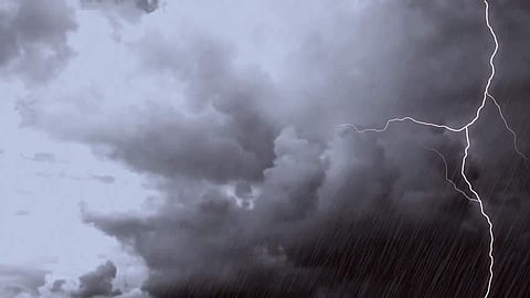 നാളെ കനത്ത മഴയും ഇടിമിന്നലുമുണ്ടാകുമെന്ന് മുന്നറിയിപ്പ്