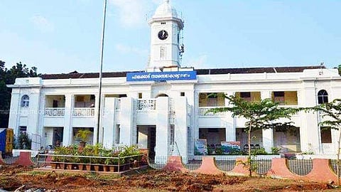 പാലക്കാട് നഗരസഭയിൽ യുഡിഎഫിന്റെ അവിശ്വാസം പാസായി; വികസന സ്ഥിരം സമിതി അധ്യക്ഷ പുറത്ത്
