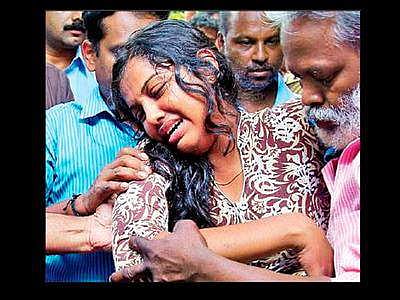 'ഓരോ വാഹനം കടന്നുവരുമ്പോഴും ഞാന് പ്രതീക്ഷിച്ചു;ഞങ്ങള് ദൂരെ എവിടെയെങ്കിലും പോയി ജീവിക്കുമായിരുന്നു'