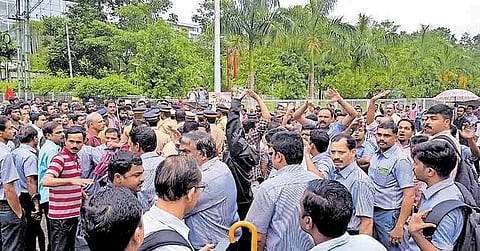 തൊഴിലാളികളുടെ സസ്പെന്ഷന് പിന്വലിച്ചു; സിന്തൈറ്റ് സമരം ഒത്തുതീര്പ്പായി