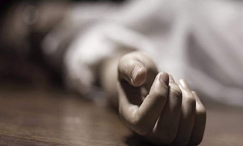 കണ്ണൂരില് മധ്യവയസ്കന്റെ മൃതദേഹം വീടിനുള്ളില് അഴുകിയ നിലയില്