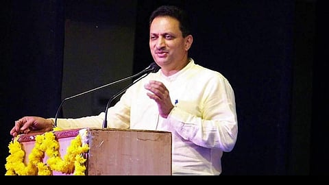 ഉദ്ഘാടനത്തിനെത്തിയ കേന്ദ്ര മന്ത്രിയെ നേതാവ് 'റാഞ്ചി' ; ബിജെപിയുടെ യോഗാ ദിനാചരണത്തില് തമ്മിലടി