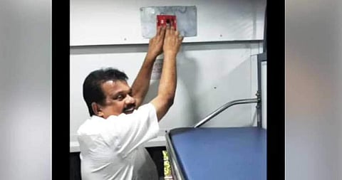 കാസര്കോഡ് സ്റ്റോപ്പിന് വേണ്ടി അന്ത്യോദയയെ ചങ്ങല വലിച്ച് നിര്ത്തിച്ച് നെല്ലിക്കുന്ന് എംഎല്എ; വണ്ടി പിടിച്ചിട്ടത് പതിനഞ്ച് മിനിറ്റോളം