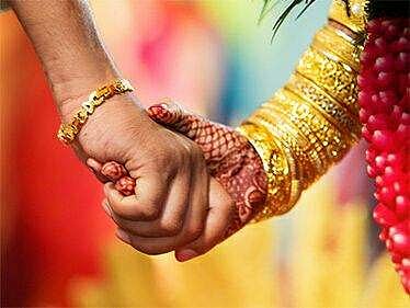 ഹെലികോപ്റ്ററില് പറന്നെത്തി ഗുരുവായൂരില് താലികെട്ട്