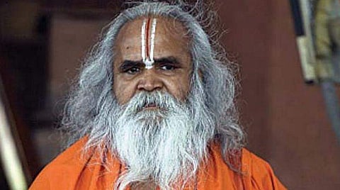 യോഗി ആദിത്യനാഥിനെ വേദിയിലിരുത്തി ഹിന്ദുസന്യാസിയുടെ പ്രഖ്യാപനം; 2019ല് രാമക്ഷേത്രം നിര്മ്മിക്കും: രാംവിലാസ് വേദാന്തി