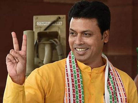 ലോകത്ത് എവിടെ കാണും ഇതുപോലെ ഒരു പ്രധാനമന്ത്രി; മോദിയുടെ ഒരു സഹോദരന് ഓട്ടോ ഓടിക്കുന്നു; മറ്റൊരാള് പലചരക്ക് കച്ചവടം നടത്തുന്നു; വീണ്ടും ബിപ്ലബ് ദേബ്