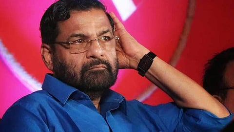 കടകംപള്ളിയുടെ കണ്ണ് തുറക്കാന് ശത്രു സംഹാര പൂജ മാത്രം പോരാ;ജലധാര, നെയ്വിളക്ക്, കൂവളമാലയുമായി ദേവസ്വം ജീവനക്കാര്