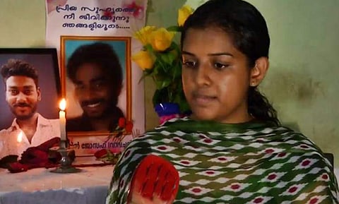 നീനുവിന് മാനസികരോഗമില്ലെന്ന് ചികിത്സിച്ച ഡോക്ടർ കോടതിയിൽ; അന്വേഷണസംഘം രേഖകൾ സമർപ്പിച്ചു