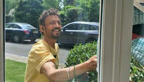 'ജീവിതം ഓരോ നിമിഷം ആസ്വദിക്കുകയാണ്' ; ക്യാന്സറിനോട് പൊരുതുന്നതിനിടെ ചിത്രങ്ങള് പങ്കുവച്ച് ഇര്ഫാന് ഖാന്