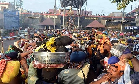 ശബരിമലയില് പ്ലാസ്റ്റിക് നിരോധനം കര്ശനമാക്കും; ഇരുമുടിക്കെട്ട് അഴിച്ച് പരിശോധിക്കും