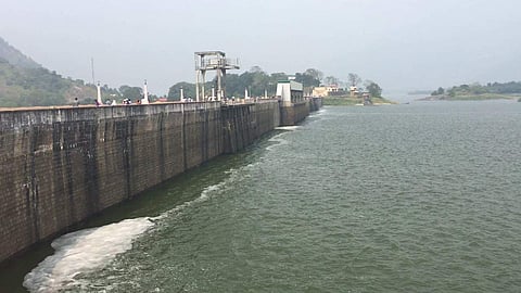 മലമ്പുഴ അണക്കെട്ടിന്റെ ഷട്ടറുകള് തുറന്നു; പുഴയില് ഇറങ്ങുന്നതിനും സെല്ഫി എടുക്കുന്നതിനും വിലക്ക്