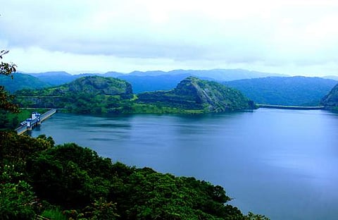 നീരൊഴുക്ക് ശക്തം, ഇടുക്കി ഡാമിൽ ബ്ലൂ അലർട്ട്; കക്കി– ആനത്തോട് ഡാമിന്റെ രണ്ടു ഷട്ടർ തുറന്നു