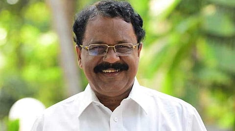 ബിജെപി ജനപ്രതിനിധികളുടെ രണ്ടാഴ്ചത്തെ വേതനം ദുരിതാശ്വാസത്തിന്; സര്ക്കാരിന്റെ പ്രവര്ത്തനം ഗൃഹപാഠം ഇല്ലാതെയെന്ന് ശ്രീധരന്പിള്ള