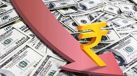 രൂപ വീണ്ടും കൂപ്പുകുത്തി; ഡോളറിന് 70.07, പ്രവാസികള്ക്ക് നേട്ടം