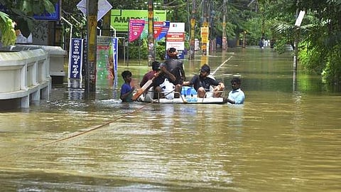 ഈ മഴപ്പെയ്ത്ത് ചരിത്രത്തിലേക്ക് ; കേരളത്തില് പെയ്തിറങ്ങിയത് 164 ശതമാനം അധികമഴ