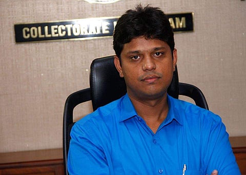 ദുരിതാശ്വാസക്യാംപുകളില് രാഷ്ട്രീയപാര്ട്ടികളുടെയും മതസ്ഥാപനങ്ങളുടെയും കൊടികളും ബാനറുകളും വേണ്ട; അവ നീക്കണമെന്ന് കളക്ടര്