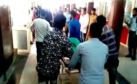 കശ്മീരില് ഭീകരാക്രമണം : നാലു പൊലീസുകാര് കൊല്ലപ്പെട്ടു