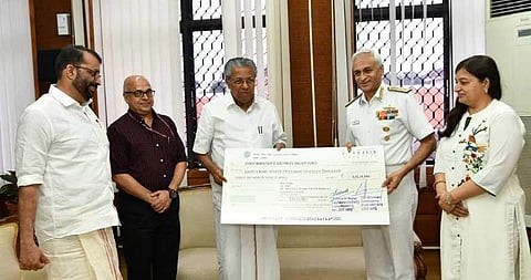 പ്രളയം: സഹായ ഹസ്തവുമായി ഇന്ത്യന് നേവി: 8.92 കോടി ദുരിതാശ്വാസനിധിയിലേക്ക്