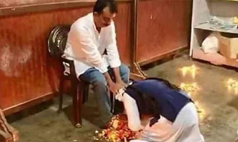 നിര്ബന്ധിത പാദപൂജ: സ്കൂള് മാനേജ്മെന്റ് വിശദീകരണം ഡിപിഐ തളളി