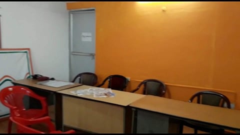 കോണ്ഗ്രസിന്റെ മീഡിയാ റൂം കാവി ; വിമര്ശനം കനത്തു, ഒറ്റരാത്രി കൊണ്ട് വെള്ളപൂശി