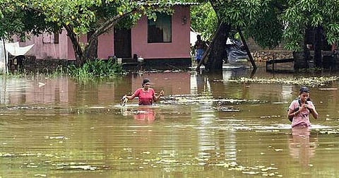 മഴക്കെടുതി : മുഖ്യമന്ത്രി വിളിച്ച അവലോകനയോഗം ആലപ്പുഴയില് തുടങ്ങി ; പ്രതിപക്ഷം ബഹിഷ്കരിച്ചു, നടപടി രാഷ്ട്രീയപാപ്പരത്തമെന്ന് മന്ത്രി ജി സുധാകരന്