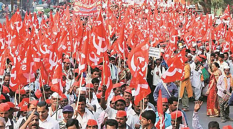 നരേന്ദ്രമോദി സര്ക്കാരിന്റെ ജനവിരുദ്ധ നയങ്ങള്ക്കെതിരെ കര്ഷകര് പ്രക്ഷോഭത്തിന് ; അഞ്ചിന് പാര്ലമെന്റ് മാര്ച്ച്