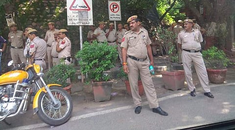 ഇടത് സംഘടനകള് വിജയിച്ചെന്ന് റിസള്ട്ട്; ആക്രമണമഴിച്ചുവിട്ട് എബിവിപി: ജെഎന്യുവില് വോട്ടെണ്ണല് നിര്ത്തിവച്ചു