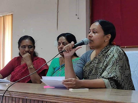 10,000 രൂപ ദുരിതാശ്വാസ സഹായം നല്കുന്നതില് വീഴ്ച പറ്റിയെന്ന് വീണാ ജോര്ജ്ജ് എംഎല്എ