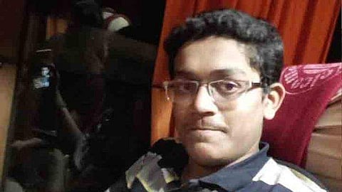 തൂങ്ങിമരിച്ച മകന്റെ മരണത്തില് ദുരൂഹത: അമ്മ പൊലീസില് പരാതി നല്കി