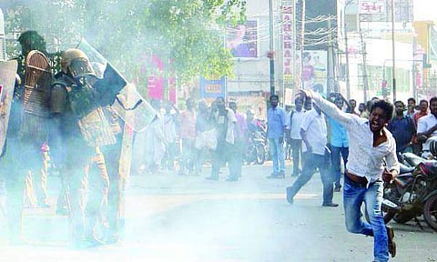 മിഠായിതെരുവില് അക്രമം അഴിച്ചുവിട്ടവര് കുടുങ്ങും; ചിത്രങ്ങള് പുറത്തുവിട്ട് പൊലീസ്