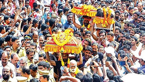 തിരുവാഭരണങ്ങള് പോയതുപോലെ തിരിച്ചുവരില്ലെന്ന് ഭീഷണി; സുരക്ഷയ്ക്കായി ഹൈക്കോടതിയെ സമീപിച്ചതായി ശശികുമാരവര്മ